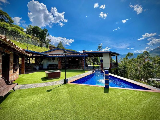 Casa de 4 alcobas en venta en Sabaneta, Copacabana, 410 m² · foto 24 de 24