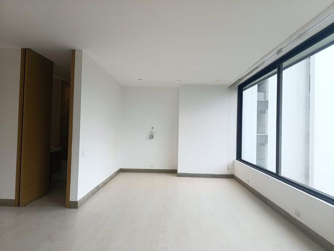 Apartamento de 1 alcoba en venta en El Poblado, Medellín, 85 m² · foto 4 de 13