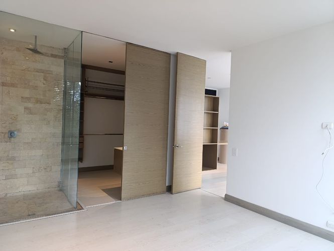 Apartamento de 1 alcoba en venta en El Poblado, Medellín, 85 m² · foto 8 de 13