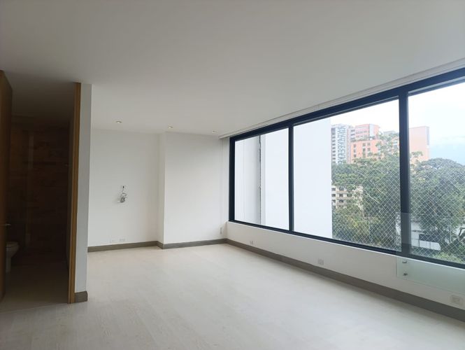 Apartamento de 1 alcoba en venta en El Poblado, Medellín, 85 m² · foto 2 de 13