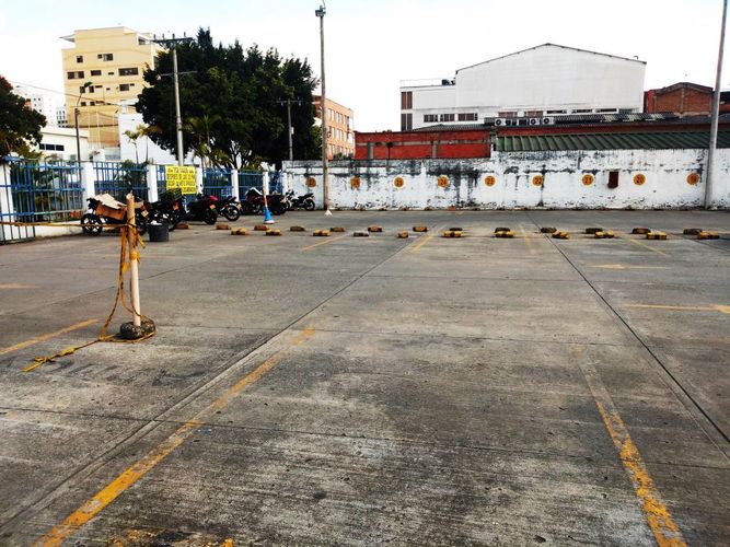 Edificio en venta en Los Cambulos, Cali, 1300 m² · foto 6 de 24