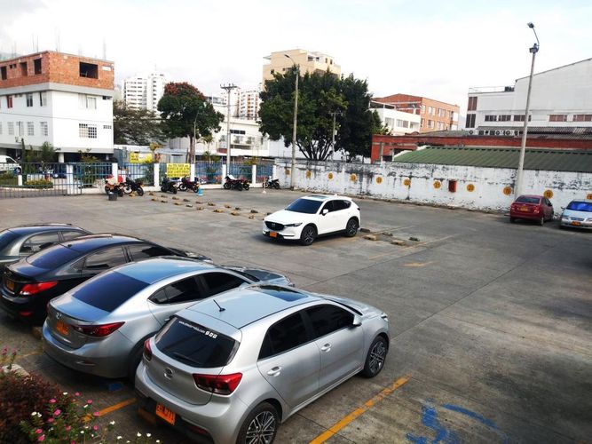 Edificio en venta en Los Cambulos, Cali, 1300 m² · foto 7 de 24