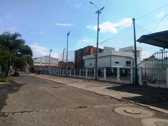 Edificio en venta en Los Cambulos, Cali, 1300 m² · foto 12 de 24