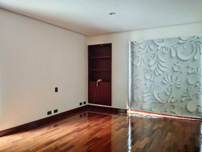 Apartamento de 3 alcobas en arriendo en El Poblado, Medellín, 233 m² · foto 10 de 18