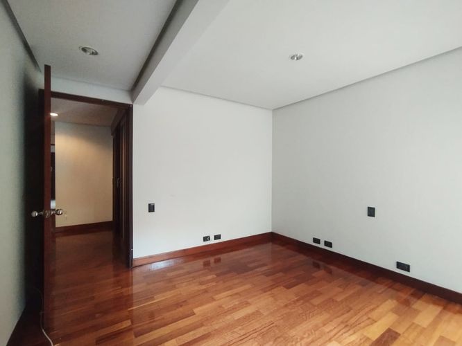 Apartamento de 3 alcobas en arriendo en El Poblado, Medellín, 233 m² · foto 9 de 18