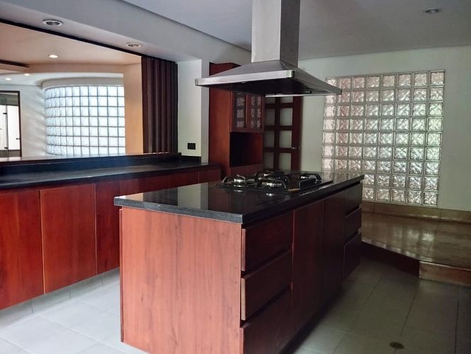 Apartamento de 3 alcobas en arriendo en El Poblado, Medellín, 233 m² · foto 6 de 18