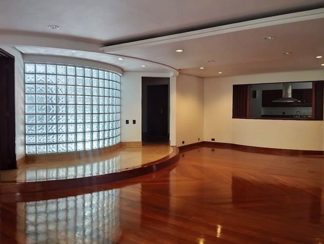 Apartamento de 3 alcobas en arriendo en El Poblado, Medellín, 233 m² · foto 3 de 18