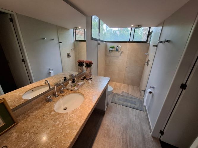 Apartamento de 2 alcobas en venta en El Poblado, Medellín, 174 m² · foto 23 de 24