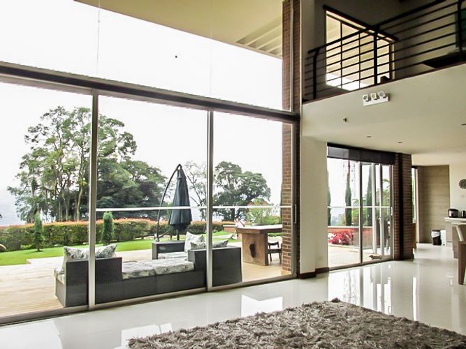 Casa de 4 alcobas en arriendo en Los Balsos, Medellín, 450 m² · foto 3 de 18