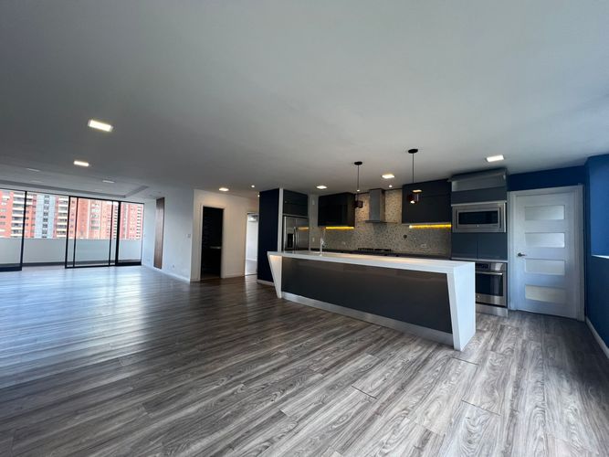 Apartamento de 4 alcobas en venta en El Poblado, Medellín, 310 m² · foto 4 de 18