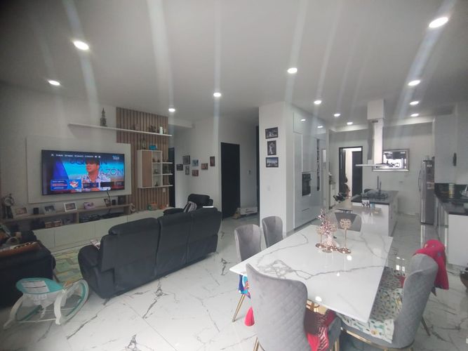 Casa de 4 alcobas en venta en Tribunas Corcega, Pereira, 340 m² · foto 3 de 21