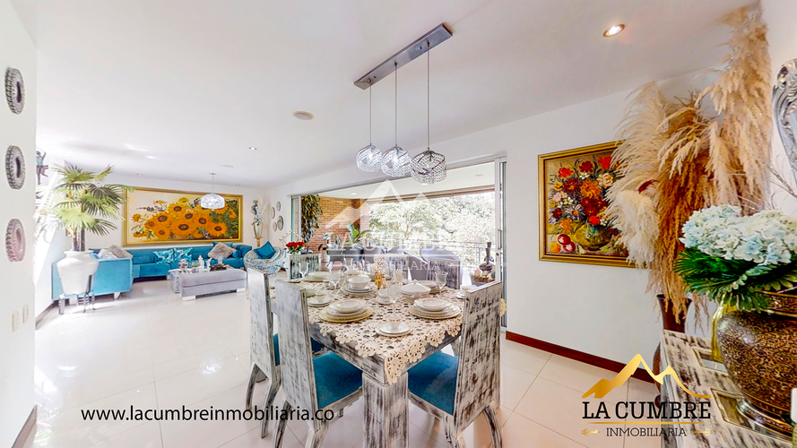 Casa de 3 alcobas en arriendo en Loma Benedictinos, Envigado, 516 m² · foto 2 de 24