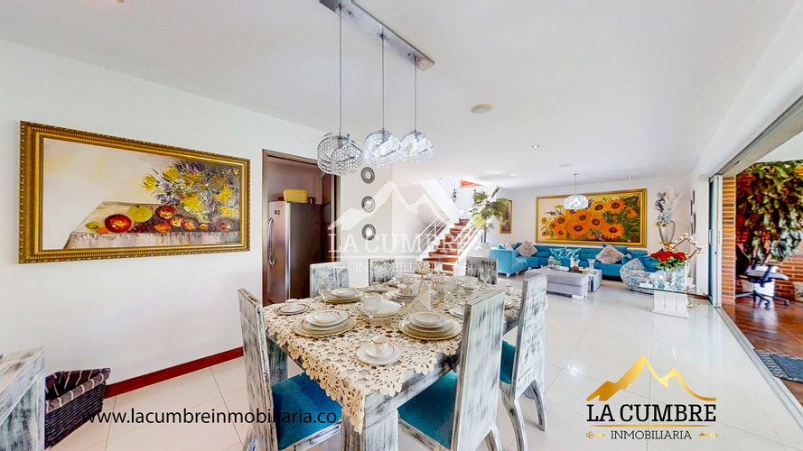 Casa de 3 alcobas en arriendo en Loma Benedictinos, Envigado, 516 m² · foto 3 de 24