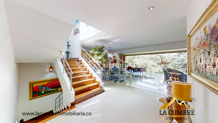Casa de 3 alcobas en arriendo en Loma Benedictinos, Envigado, 516 m² · foto 4 de 24