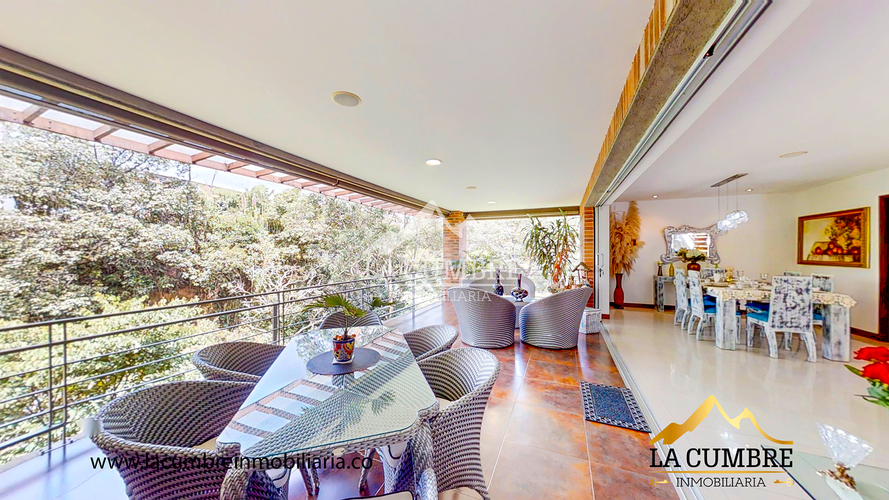 Casa de 3 alcobas en arriendo en Loma Benedictinos, Envigado, 516 m² · foto 7 de 24