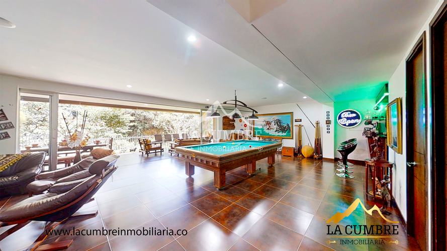 Casa de 3 alcobas en arriendo en Loma Benedictinos, Envigado, 516 m² · foto 10 de 24