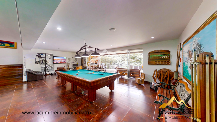 Casa de 3 alcobas en arriendo en Loma Benedictinos, Envigado, 516 m² · foto 11 de 24