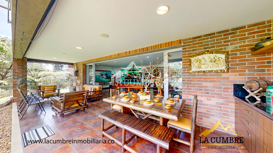 Casa de 3 alcobas en arriendo en Loma Benedictinos, Envigado, 516 m² · foto 14 de 24