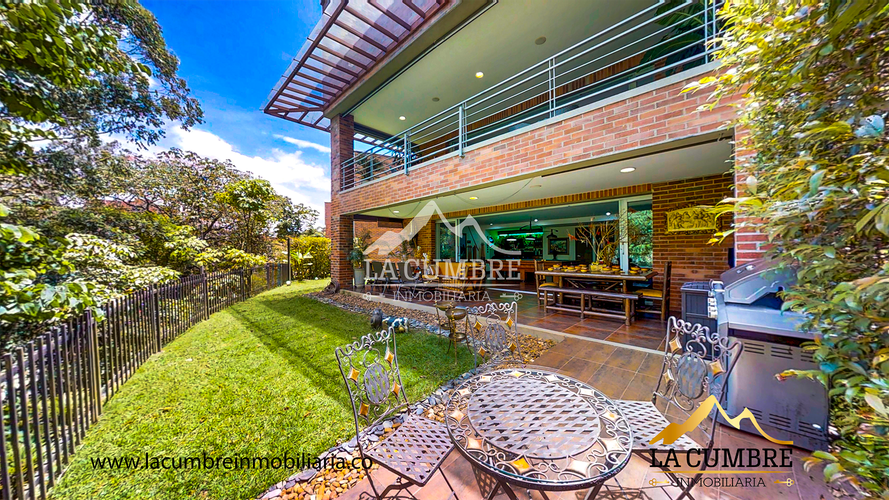 Casa de 3 alcobas en arriendo en Loma Benedictinos, Envigado, 516 m² · foto 16 de 24