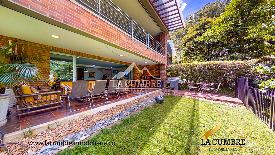Casa de 3 alcobas en arriendo en Loma Benedictinos, Envigado, 516 m² · foto 17 de 24