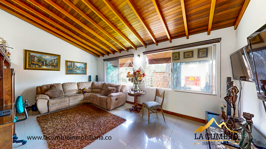 Casa de 3 alcobas en arriendo en Loma Benedictinos, Envigado, 516 m² · foto 20 de 24