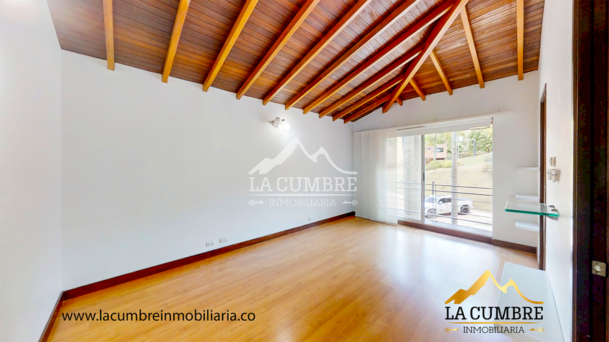Casa de 3 alcobas en arriendo en Loma Benedictinos, Envigado, 516 m² · foto 21 de 24