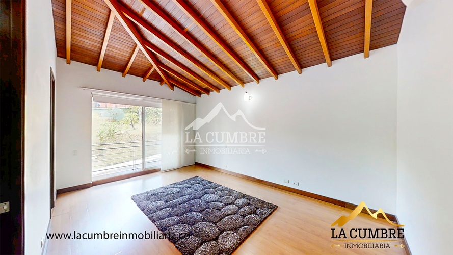 Casa de 3 alcobas en arriendo en Loma Benedictinos, Envigado, 516 m² · foto 23 de 24
