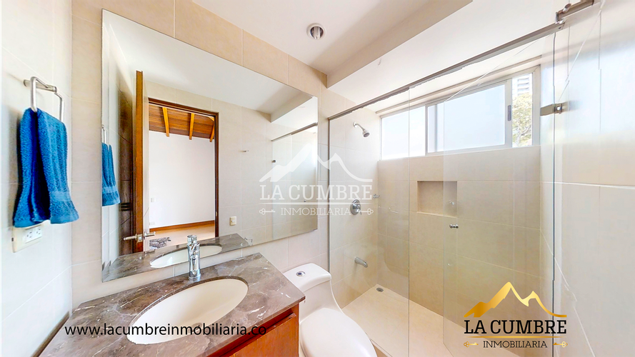Casa de 3 alcobas en arriendo en Loma Benedictinos, Envigado, 516 m² · foto 24 de 24