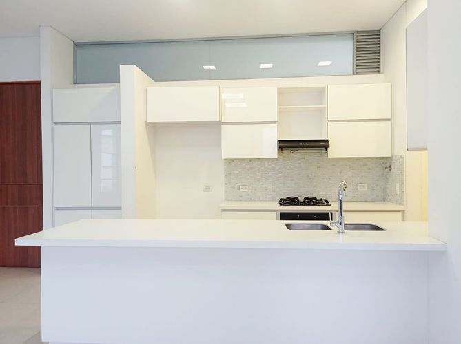 Apartamento de 2 alcobas en arriendo en El Poblado, Medellín, 147 m² · foto 7 de 18