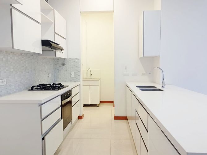 Apartamento de 2 alcobas en arriendo en El Poblado, Medellín, 147 m² · foto 9 de 18