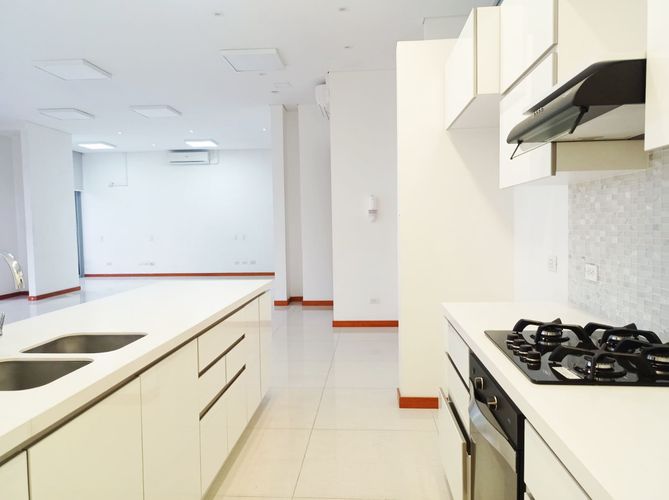 Apartamento de 2 alcobas en arriendo en El Poblado, Medellín, 147 m² · foto 8 de 18
