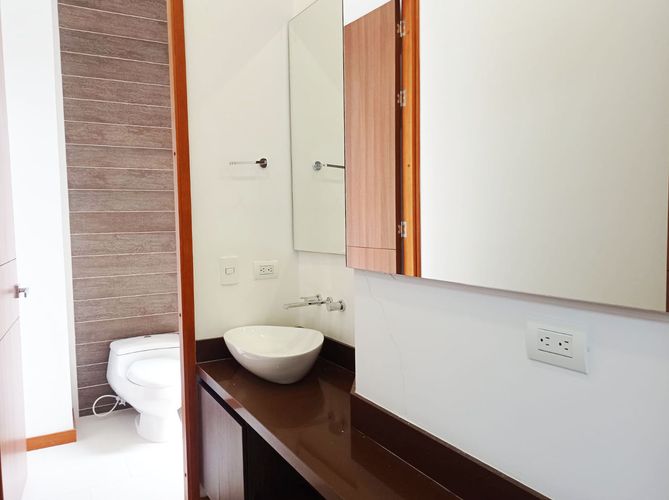 Apartamento de 2 alcobas en arriendo en El Poblado, Medellín, 147 m² · foto 15 de 18
