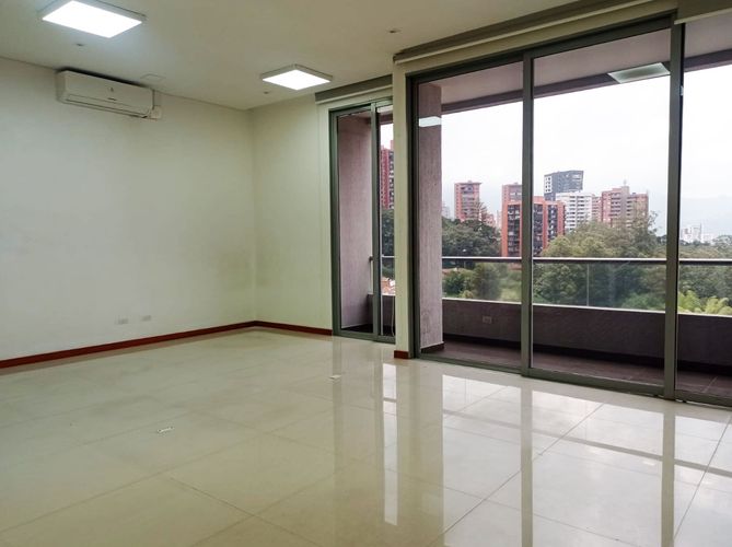Apartamento de 2 alcobas en arriendo en El Poblado, Medellín, 147 m² · foto 10 de 18