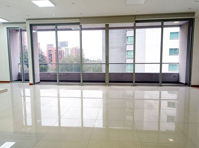 Apartamento de 2 alcobas en arriendo en El Poblado, Medellín, 147 m² · foto 13 de 18