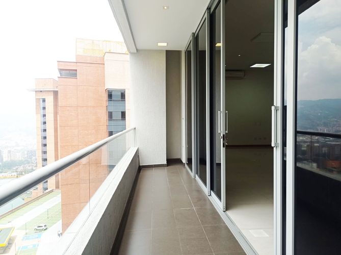 Apartamento de 2 alcobas en arriendo en El Poblado, Medellín, 147 m² · foto 17 de 18