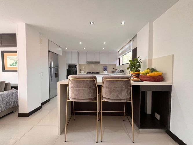 Apartamento de 2 alcobas en arriendo en El Poblado, Medellín, 78 m² · foto 5 de 17