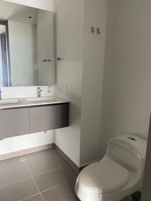 Apartamento de 2 alcobas en arriendo en San Lucas, Medellín, 143 m² · foto 12 de 21