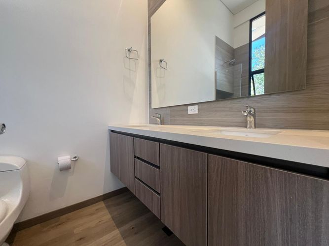 Apartamento de 2 alcobas en arriendo en El Poblado, Medellín, 105 m² · foto 14 de 15