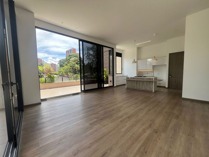 Apartamento de 2 alcobas en arriendo en El Poblado, Medellín, 105 m² · foto 2 de 15
