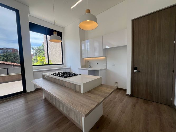 Apartamento de 2 alcobas en arriendo en El Poblado, Medellín, 105 m² · foto 5 de 15
