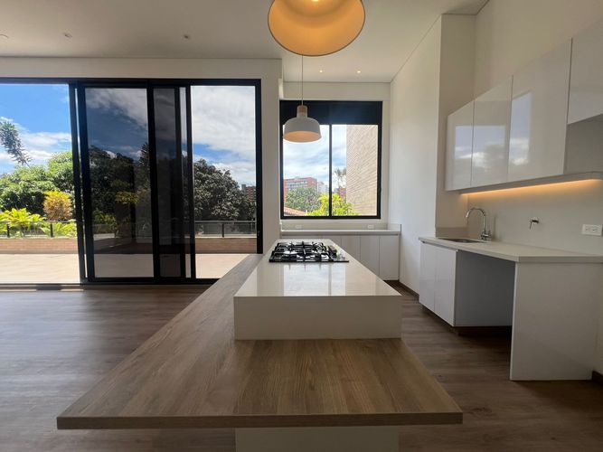 Apartamento de 2 alcobas en arriendo en El Poblado, Medellín, 105 m² · foto 6 de 15