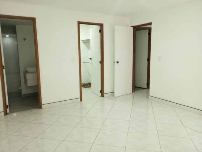 Apartamento de 3 alcobas en arriendo en El Poblado, Medellín, 98 m² · foto 7 de 11