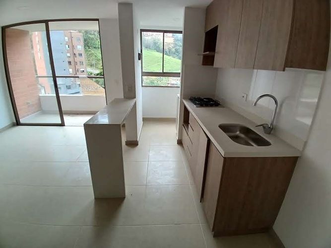 Apartamento de 3 alcobas en arriendo en El Carmelo Ii, Sabaneta, 70 m² · foto 6 de 21