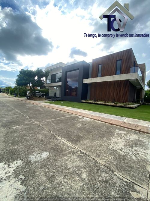 Casa de 5 alcobas en venta en Ruitoque Bajo, Floridablanca, 640 m² · foto 2 de 23