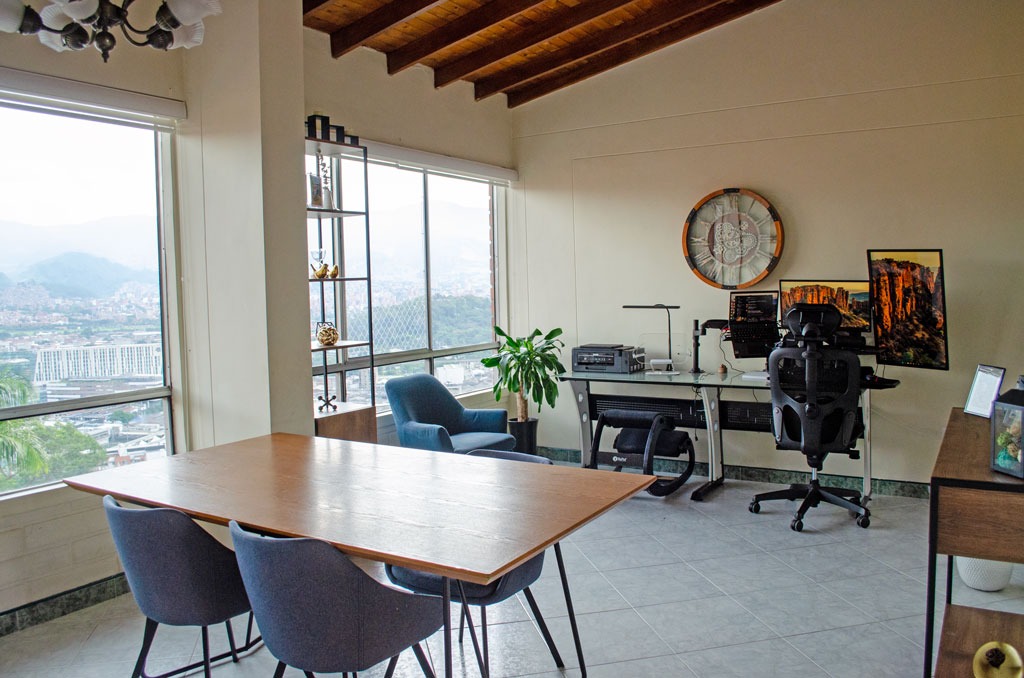 Apartamento en venta en El Poblado, Medellín · foto 2 de 12