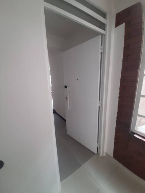 Apartamento de 3 alcobas en venta en Bellavista Occidental, Bogotá, 106 m² · foto 2 de 24