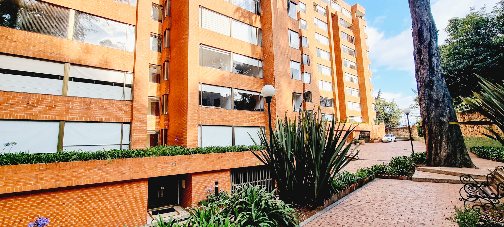 Apartamento en venta en Gratamira, Bogotá · foto 2 de 24