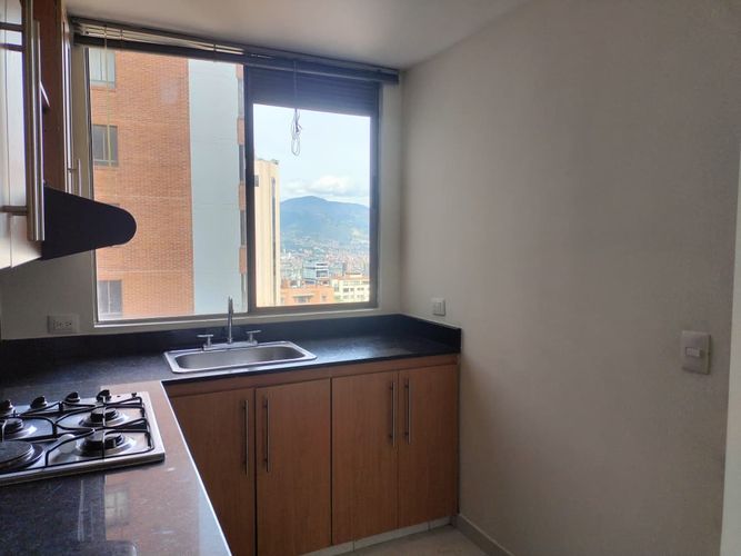 Apartamento de 3 alcobas en arriendo en El Poblado, Medellín, 100 m² · foto 4 de 18
