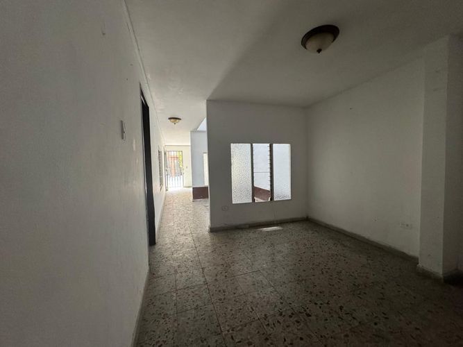 Casa de 4 alcobas en venta en Asturias, Itagüí, 101 m² · foto 3 de 15