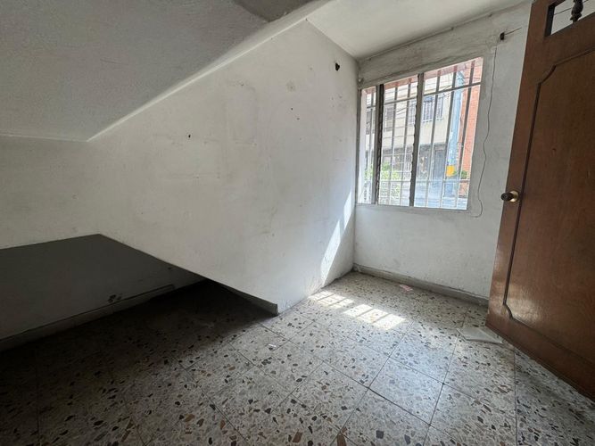 Casa de 4 alcobas en venta en Asturias, Itagüí, 101 m² · foto 13 de 15